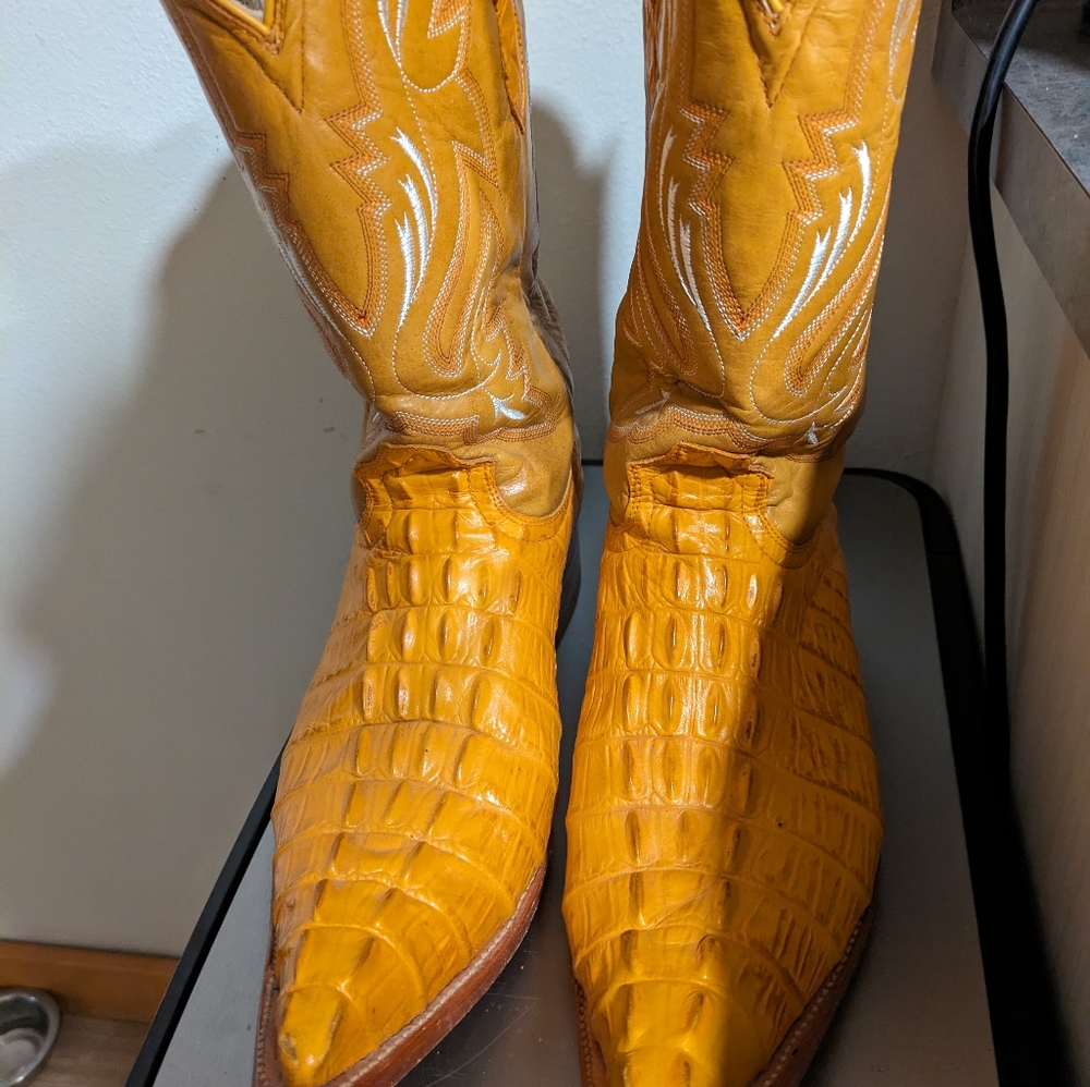 White Diamonds Boots sz 11M